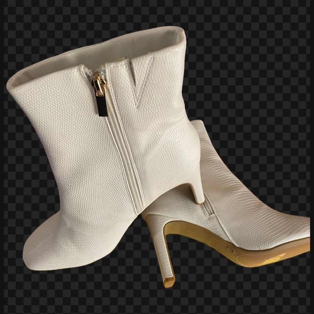 Journee Collection's perfect boot!​​​